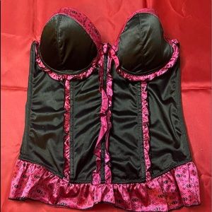 Corset, pink & black skull ruffles